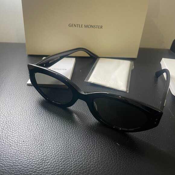 Gentle Monster Black Oval Sunglasses Gold Logo Chic It-Girl Style main image 4